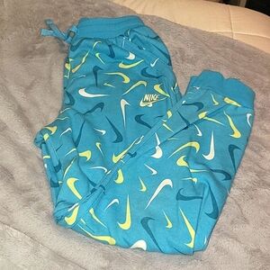 BNWOT Big kids Nike Joggers Sz L